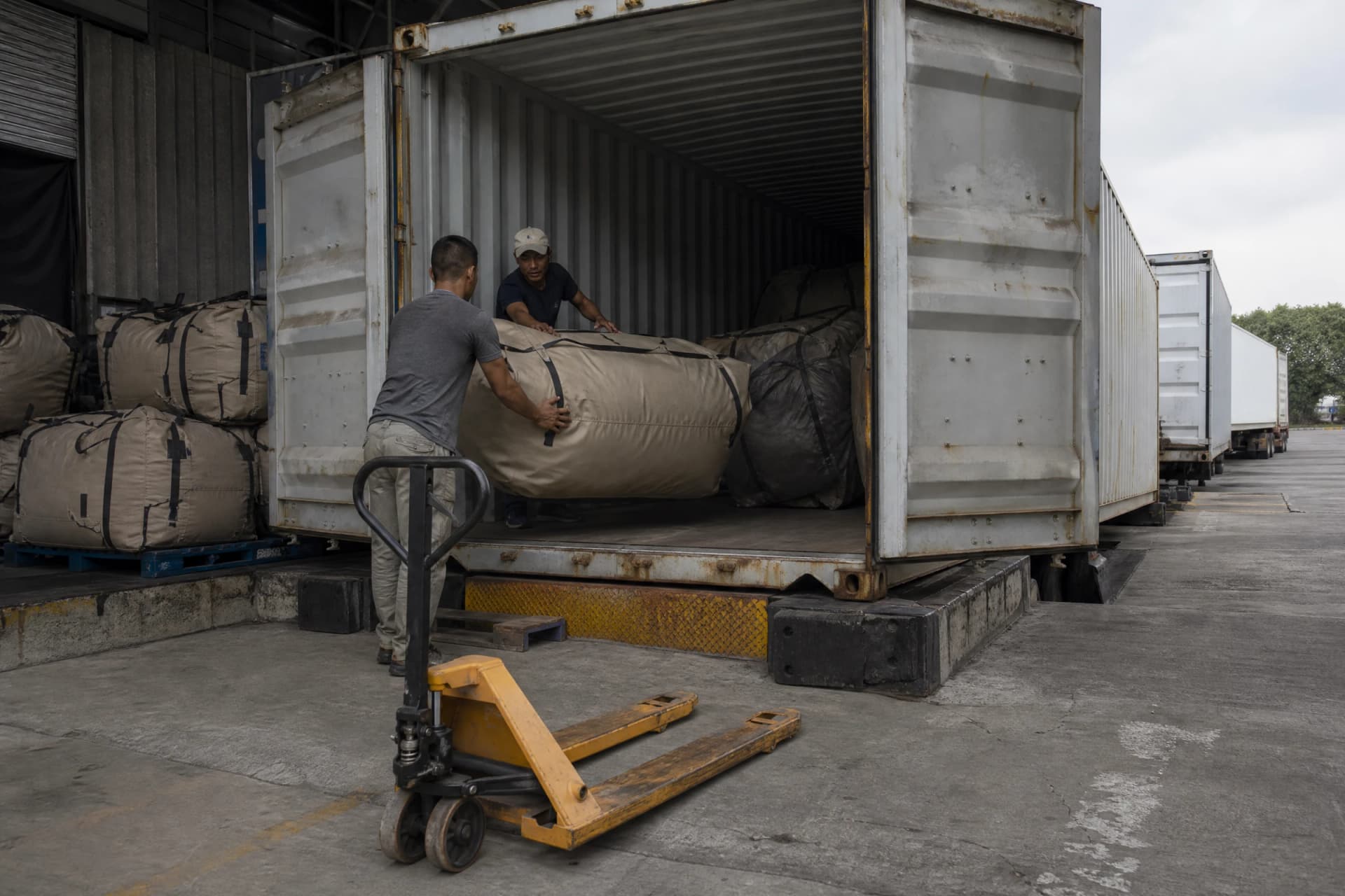 Packed inflatable products prepared for container loading